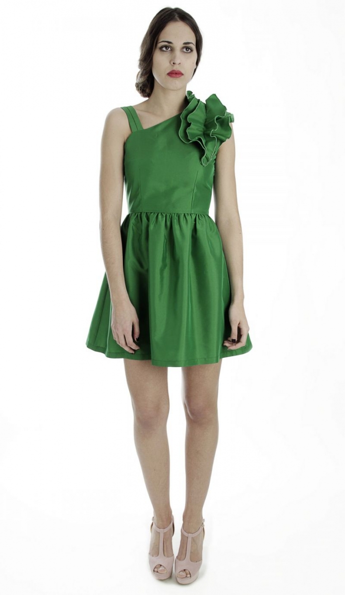 vestido corto de fiesta de vuelo asimetrico verde invitada boda de arimoka